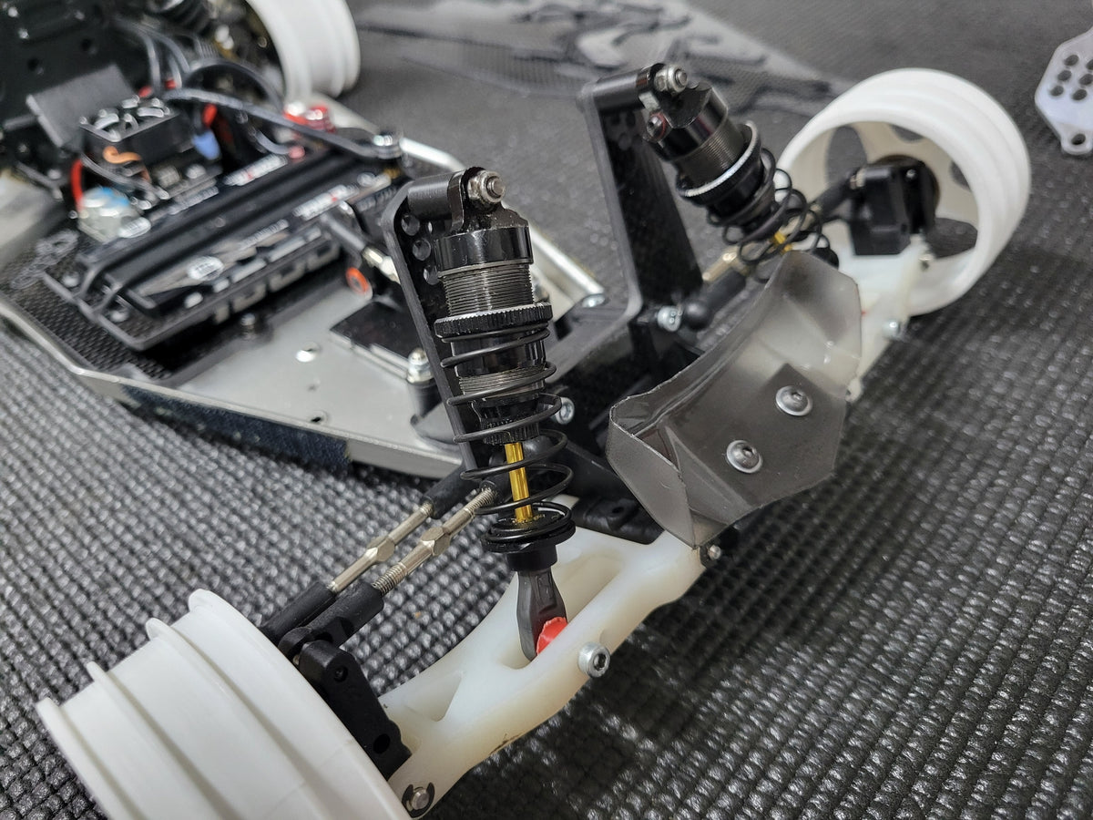 RADICAL RC SCHUMACHER COUGAR CLASSIC FRONT WING AND MOUNT