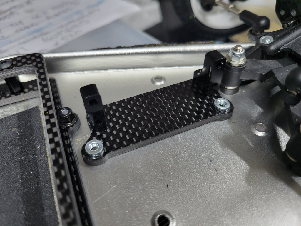 RADICAL SCHUMACHER COUGAR CARBON SERVO HOLDER